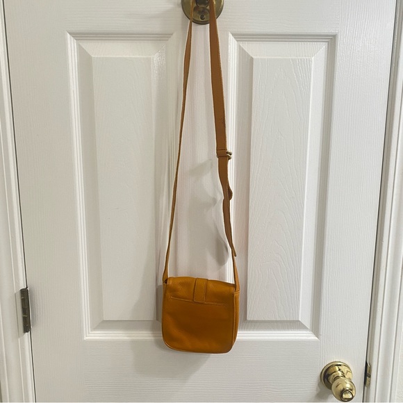 Nest Anthropologie crossbody purse small adjustable orange buckle - Picture 7 of 7